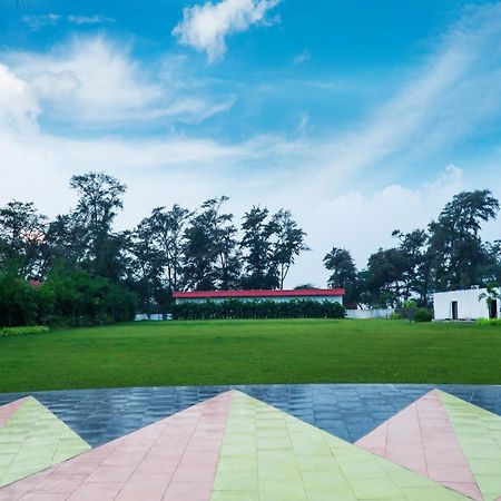Shanti Resorts Valsad Exteriör bild