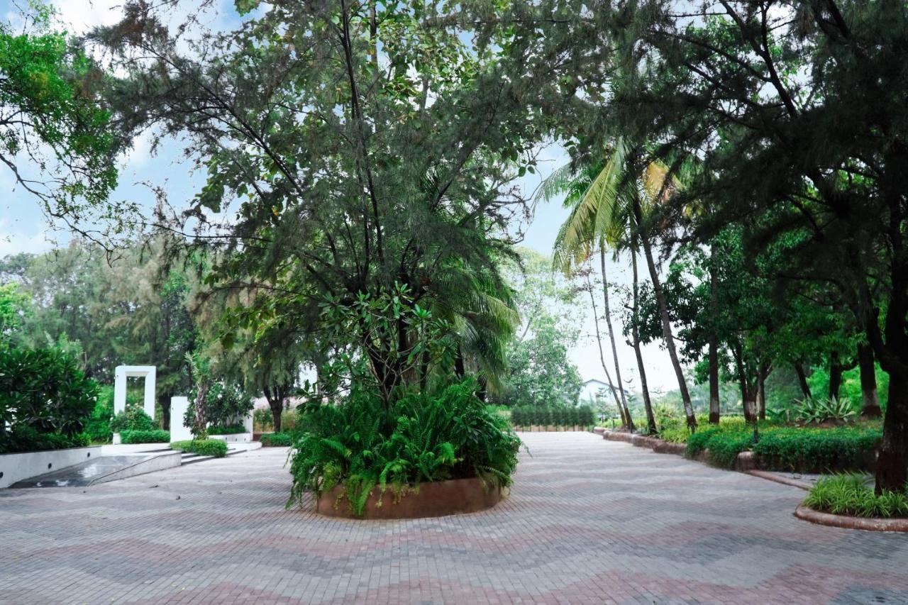Shanti Resorts Valsad Exteriör bild