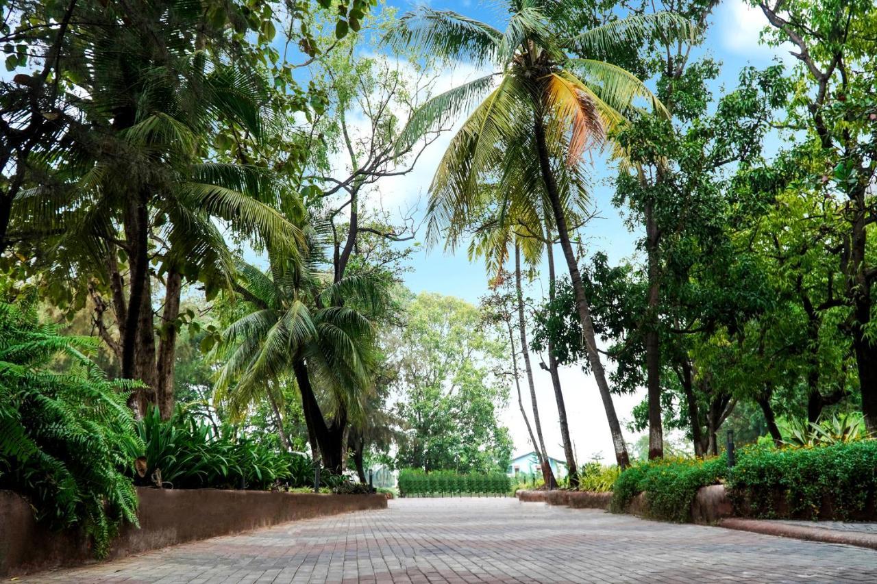 Shanti Resorts Valsad Exteriör bild