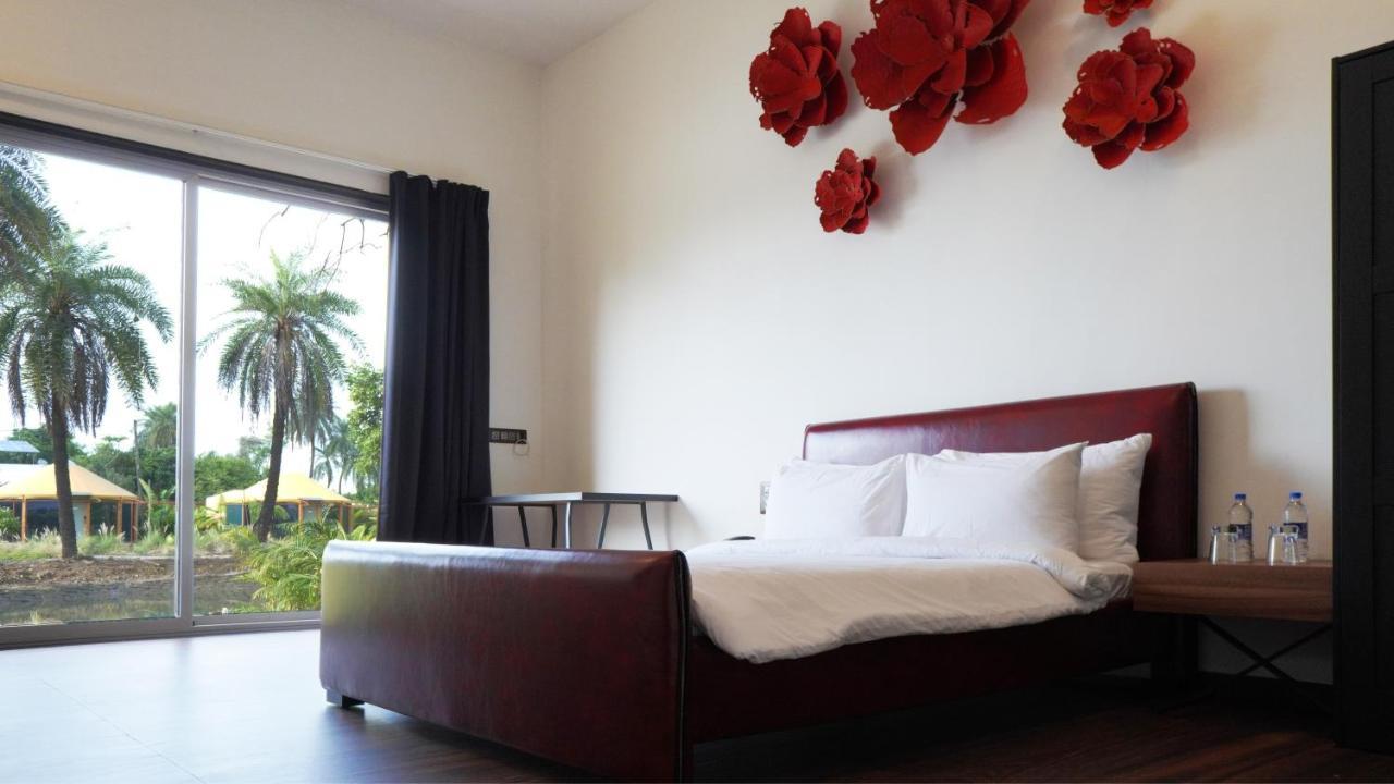 Shanti Resorts Valsad Exteriör bild