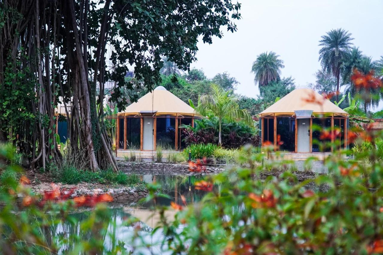 Shanti Resorts Valsad Exteriör bild